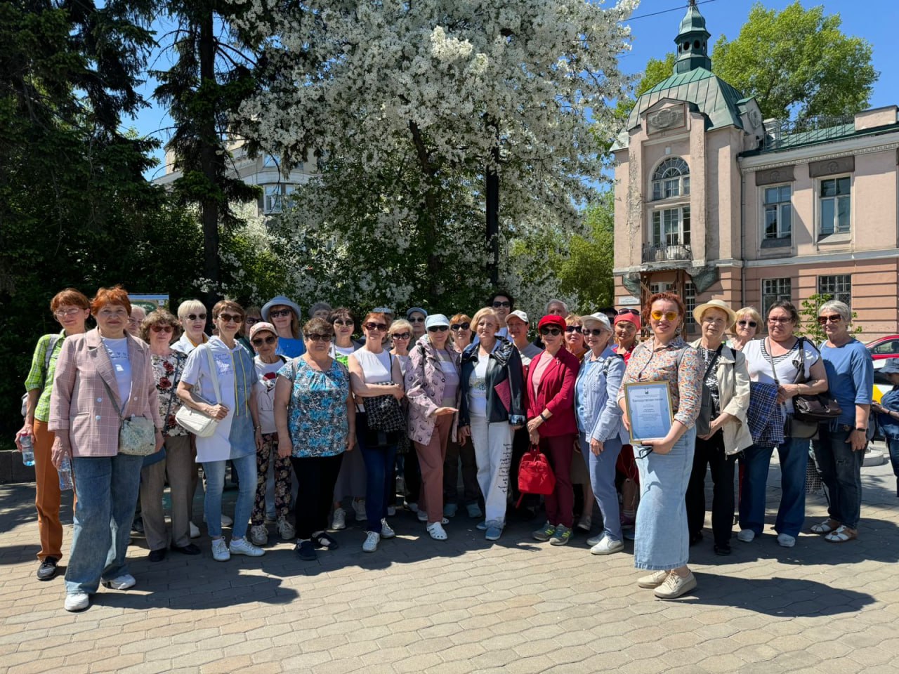 Для участников проекта «Активное долголетие» провели экскурсию по центру Иркутска