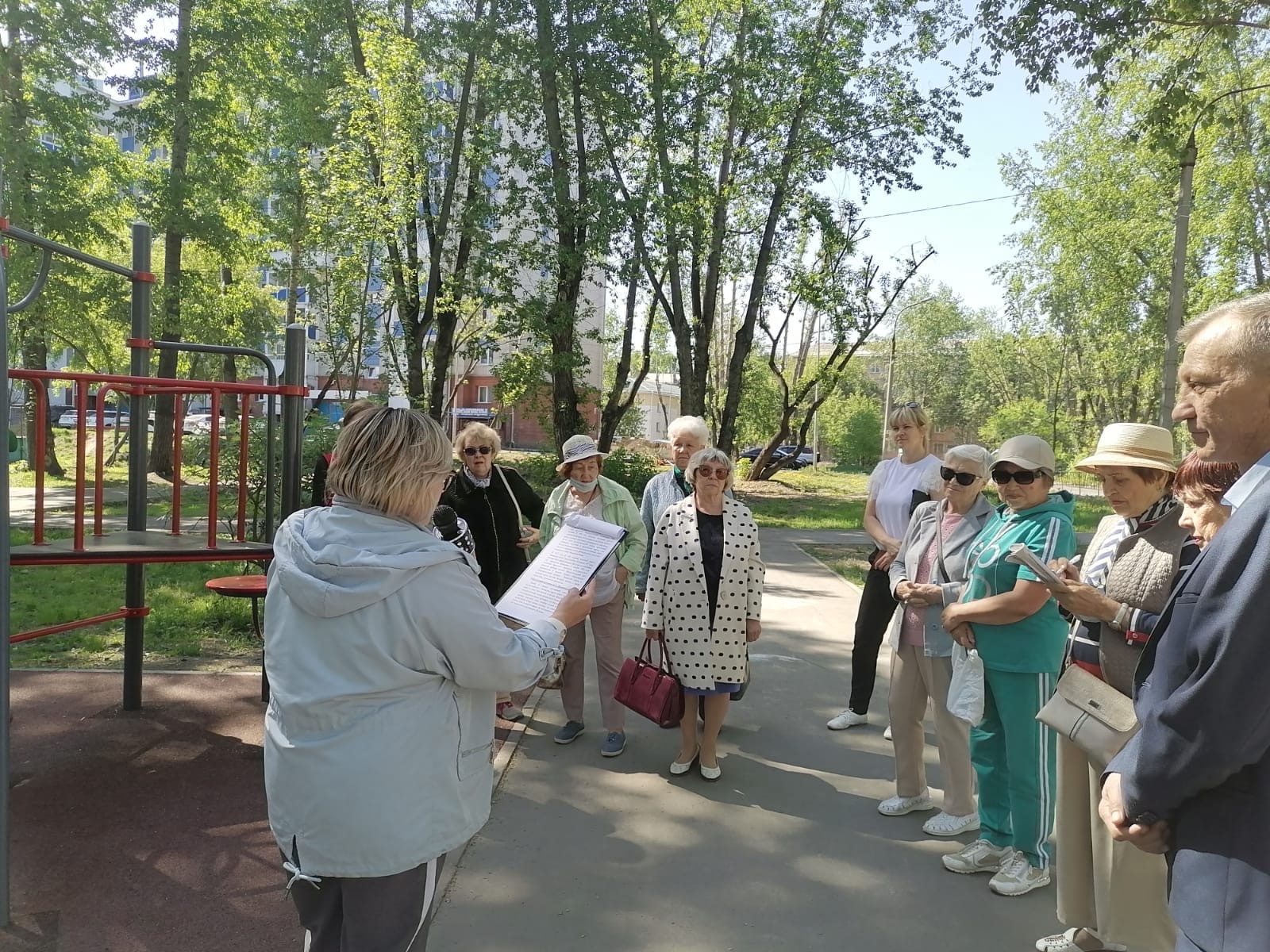 День территориального общественного самоуправления, учрежденный 21 мая, председатели ТОСов и активные жители Октябрьского округа г. Иркутска отметили экскурсией 