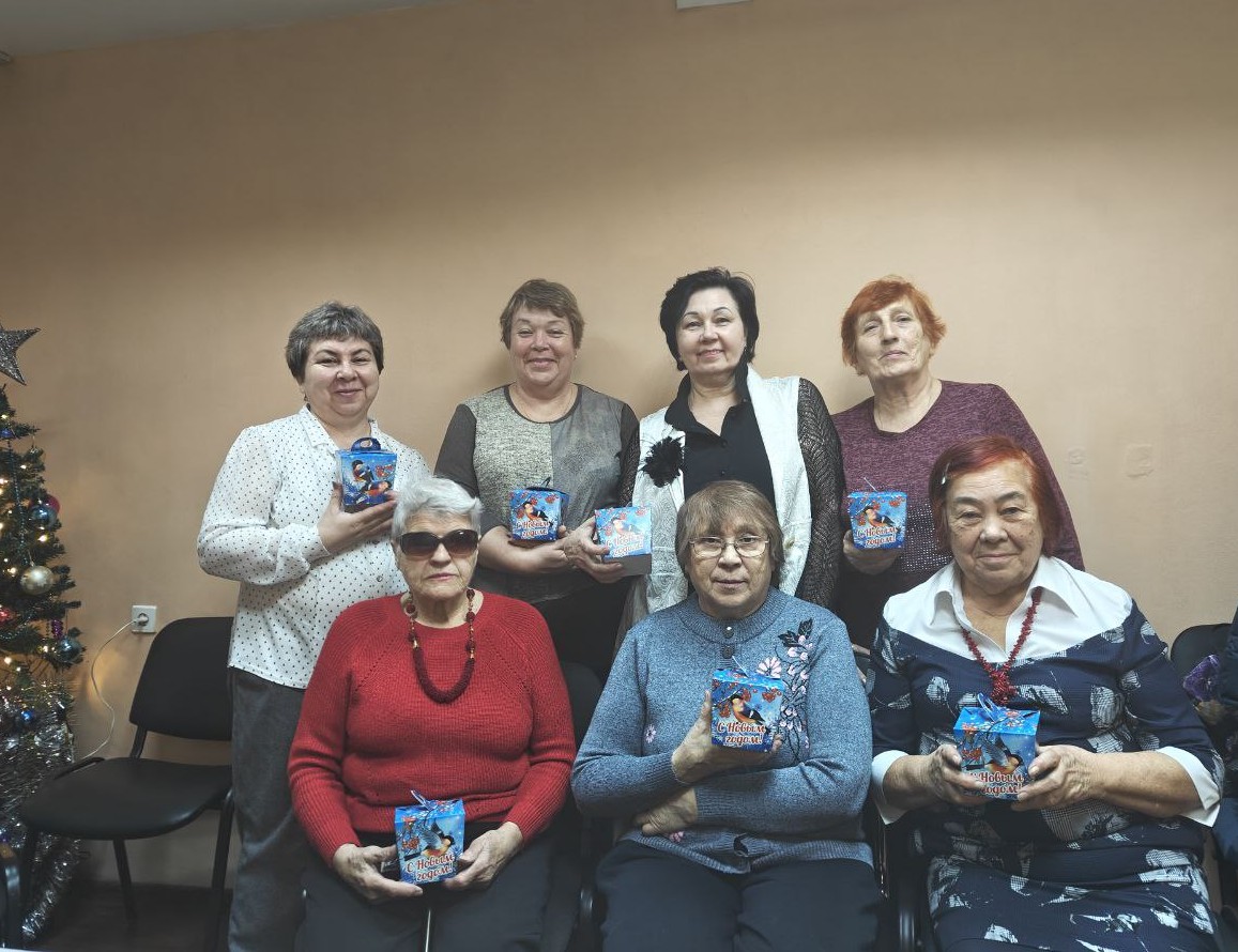 Праздник «Новый год собирает друзей» прошел в Центре по работе с населением и общественными объединениями МКУ «ГОРОД» на бульваре Рябикова, 11Б.