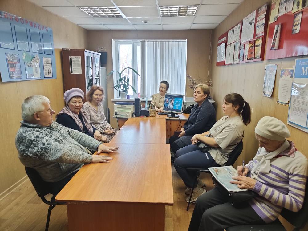 Встреча жителей с представителями ГКУ «Безопасный регион» прошла в Центре по работе с населением и общественными объединениями в микрорайоне Топкинский.