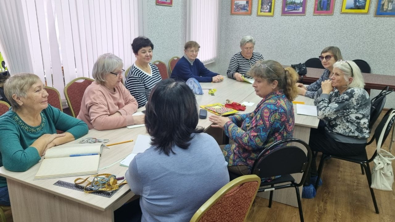 Второй поток курса по лоскутному мастерству и моделированию одежды стартовал в Центре по работе с населением и общественными объединениями МКУ «ГОРОД» в Иркутске-II