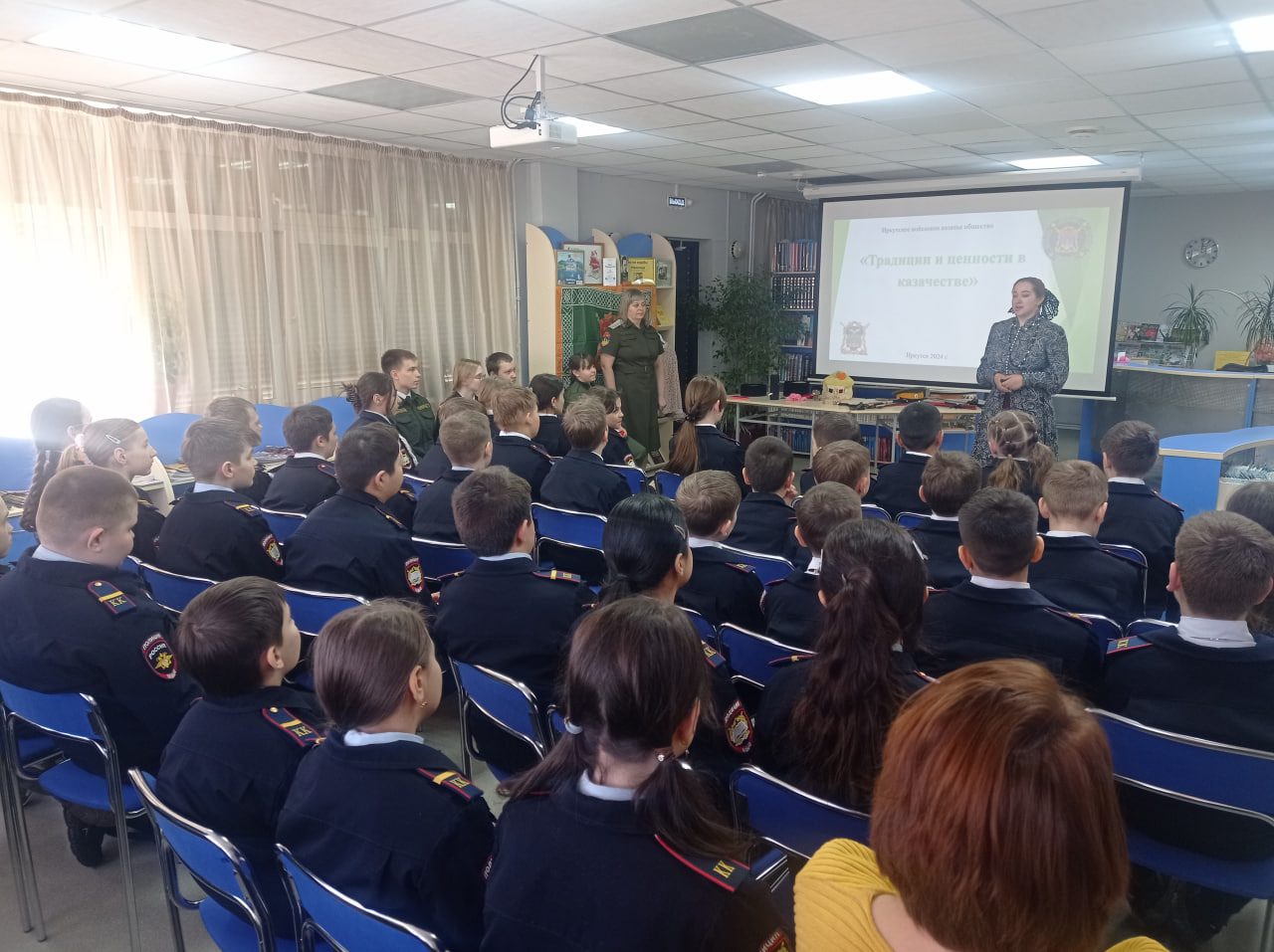 Урок, посвященный году Единства народов России, провели в детской библиотеке № 31 «Алые паруса».