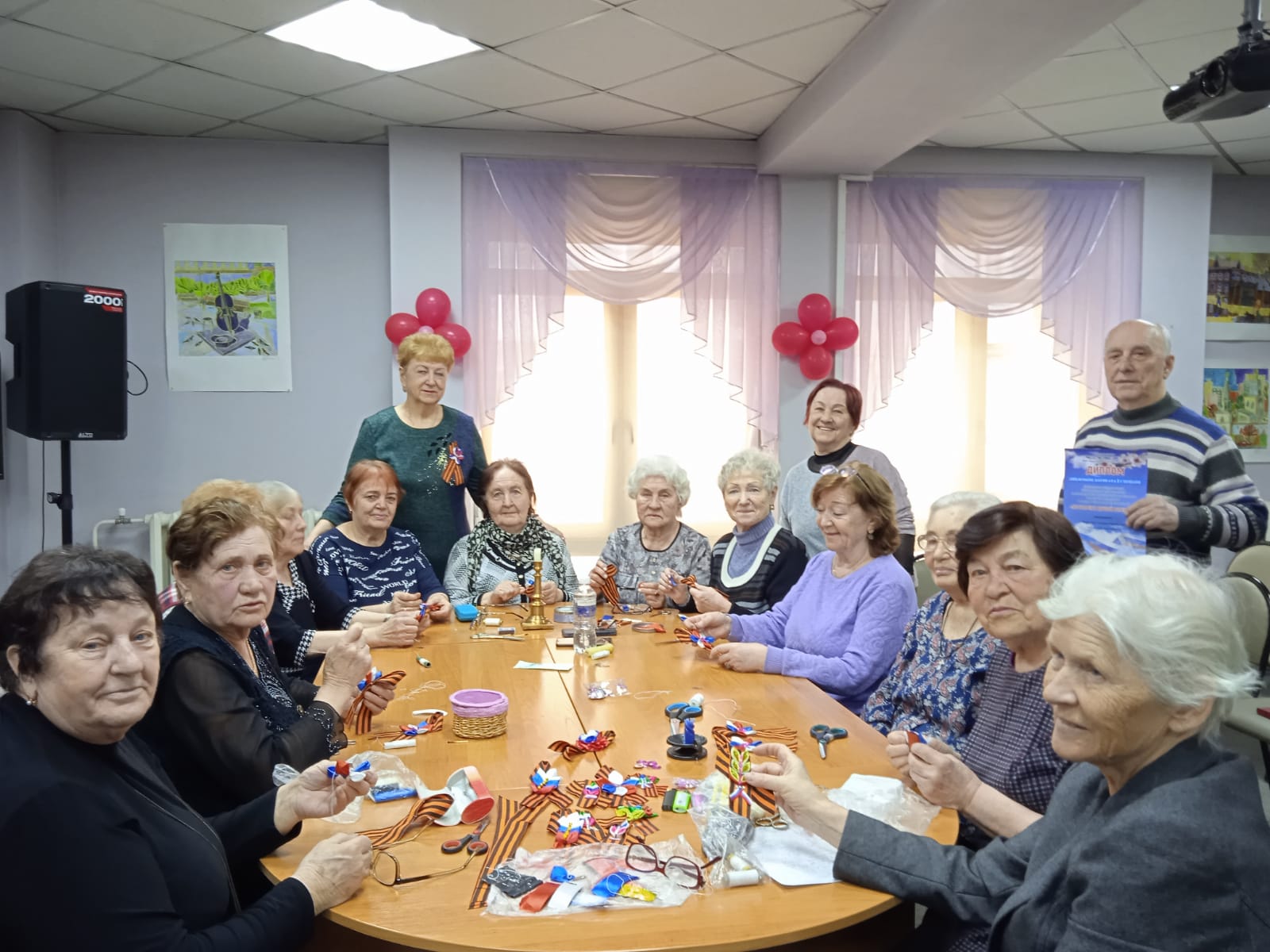 В клубе «Кудесница» прошел мастер-класс  «Георгиевская ленточка»