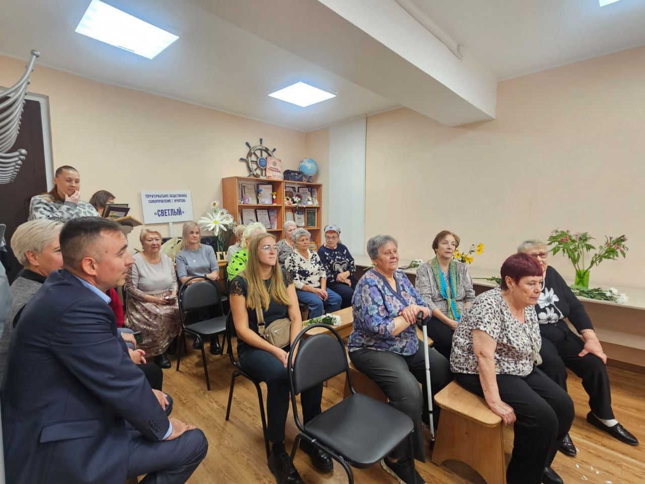 В Центре по работе с населением и общественными объединениями МКУ «ГОРОД» на улице Байкальской, 274 состоялся праздник, посвященный Дню пожилого человека