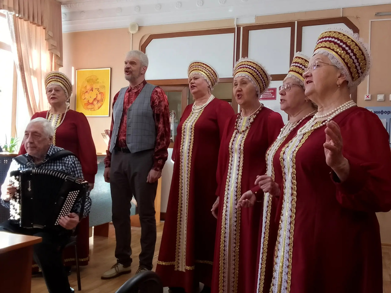 Хор «Сибирские напевы» выступил в Иннокентьевской библиотеке № 5