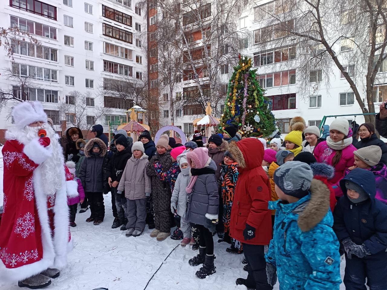 ТОС «Дом №11-Солнечный» провел новогодний праздник для детей