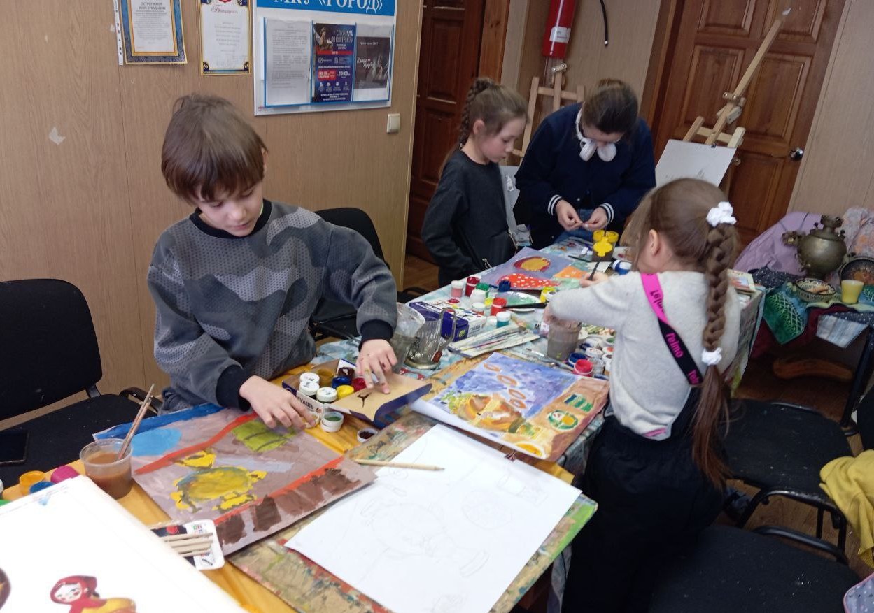 Мастер-класс «Рисуем Масленицу» прошел в Центре по работе с населением и общественными объединениями в микрорайоне Топкинский