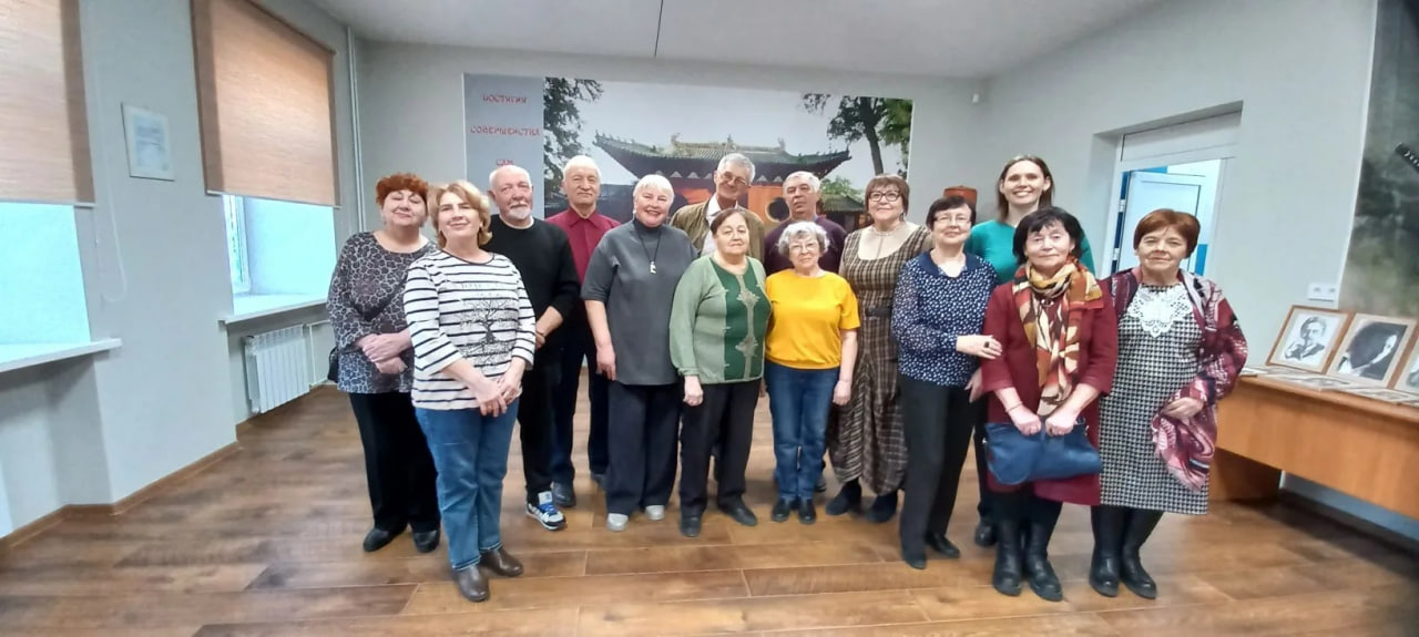 Заслуженный артист РФ Владимир Безродных встретился с членами ТОС «Городок ИВАТУ»