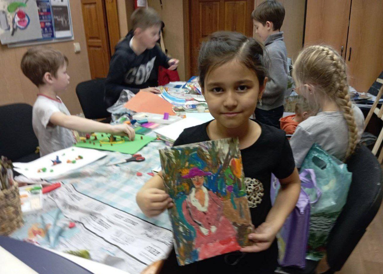 Детское мероприятие «Рисунок мамы» прошло в Центре по работе с населением и общественными объединениями МКУ «ГОРОД» в микрорайоне Топкинском.